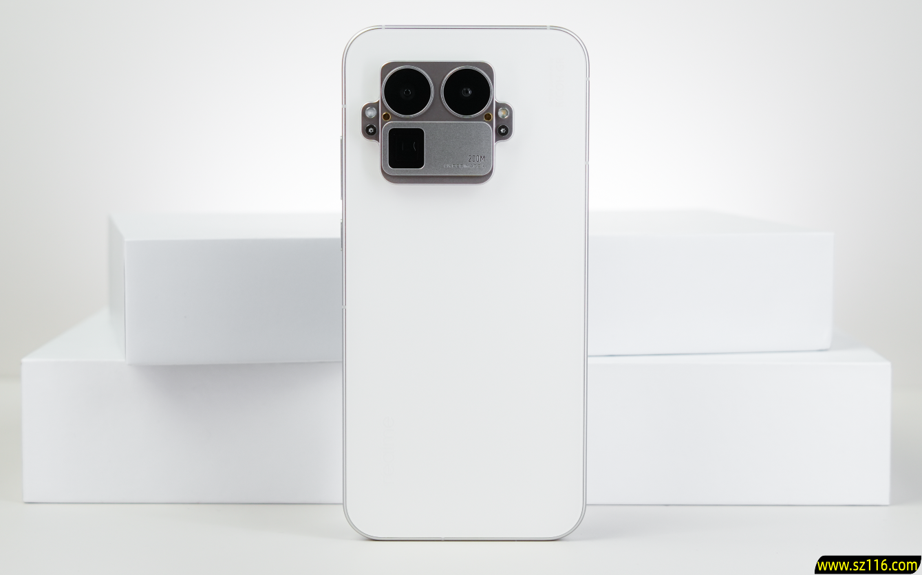 真我GT8 Pro:重启模块化策略,一次关于手机形态的优雅反叛