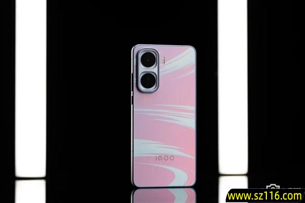 2599买骁龙8至尊版芯片 iQOO还在买芯片送手机