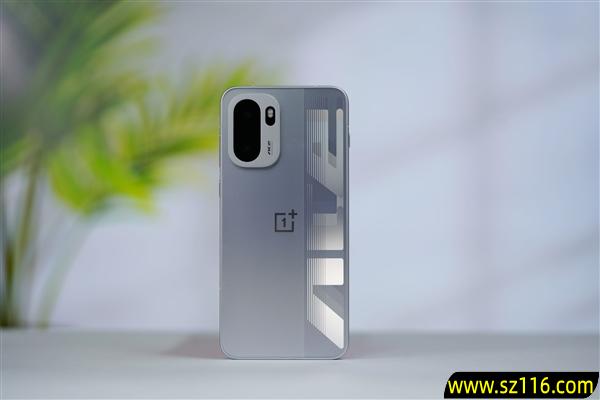 同档唯一165Hz超高刷直屏!一加Ace 6图赏