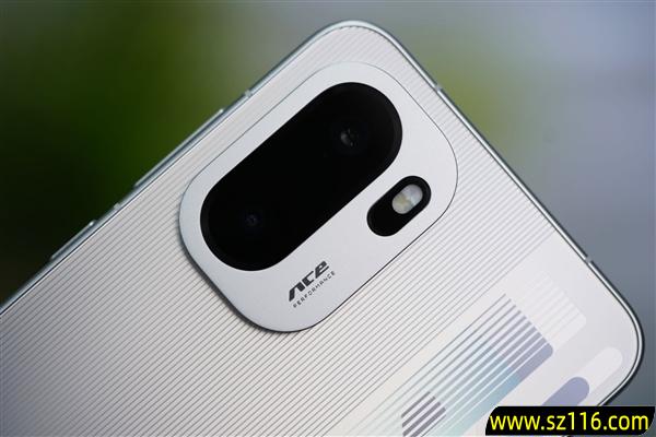 同档唯一165Hz超高刷直屏!一加Ace 6图赏