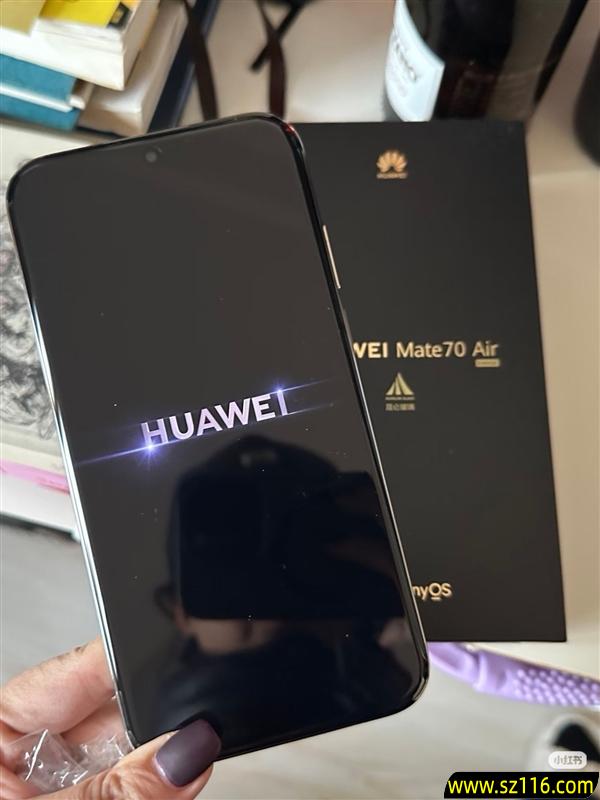 史上最薄Mate!华为Mate70 Air真机首次亮相:6.9英寸宽比例屏幕