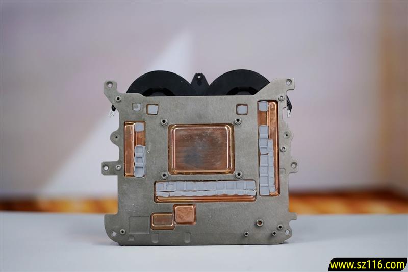 生产力性能远超i9-14900HX!零刻GTR9 Pro迷你AI工作站评测:235B超大模型也能运行