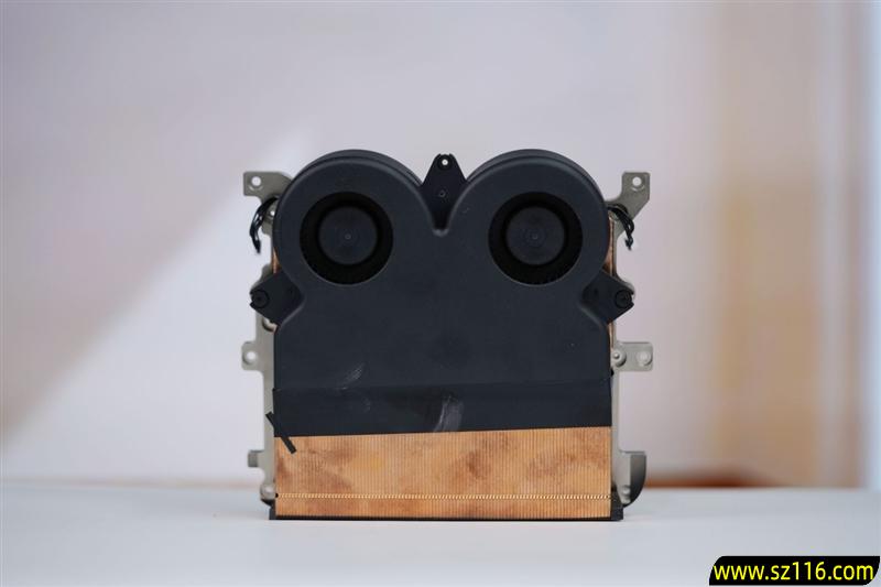 生产力性能远超i9-14900HX!零刻GTR9 Pro迷你AI工作站评测:235B超大模型也能运行