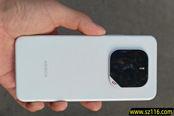 11月新机汇总:华为Mate 80领衔 史上最激进的Mate旗舰