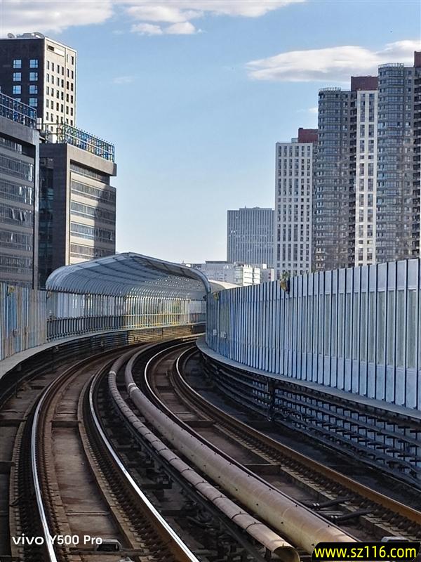 vivo Y500 Pro上手：旗舰级2亿像素下放 最硬核的国民手机