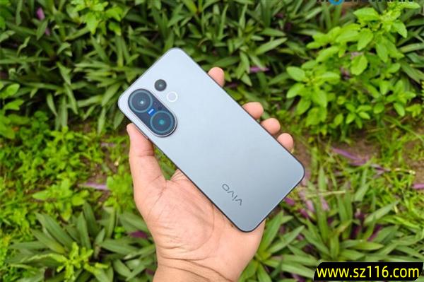 vivo S50系列预热：搭载旗舰三大件 堆料最猛的一代S