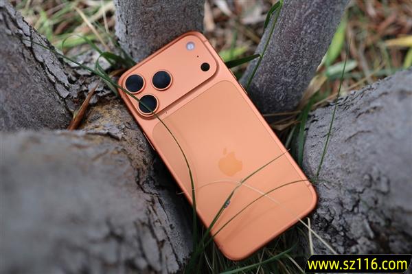 机主用湿巾把橙色iPhone 17 Pro Max擦掉色:网友不相信是真的