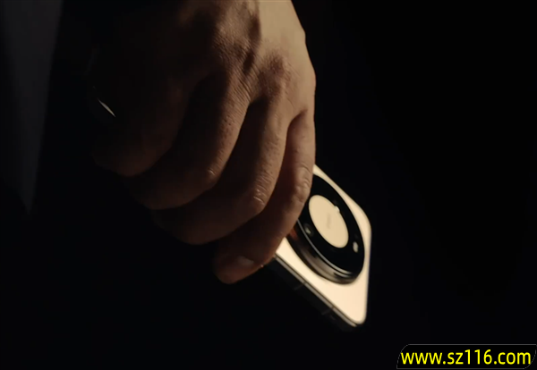 余承东首晒华为Mate 80 Pro Max真机!双圆环设计 外观史无前例