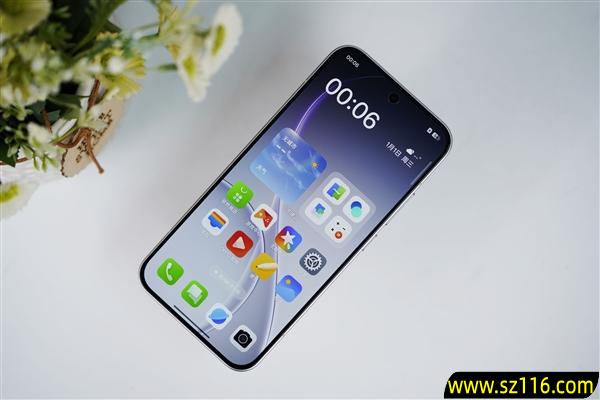 冷雕美背太吸睛！OPPO Reno 15图赏