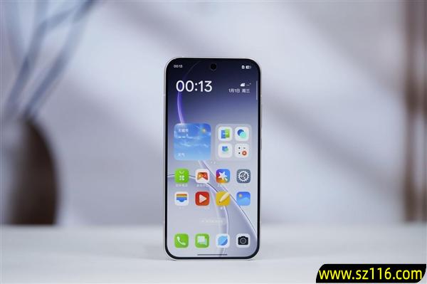 冷雕美背太吸睛！OPPO Reno 15图赏