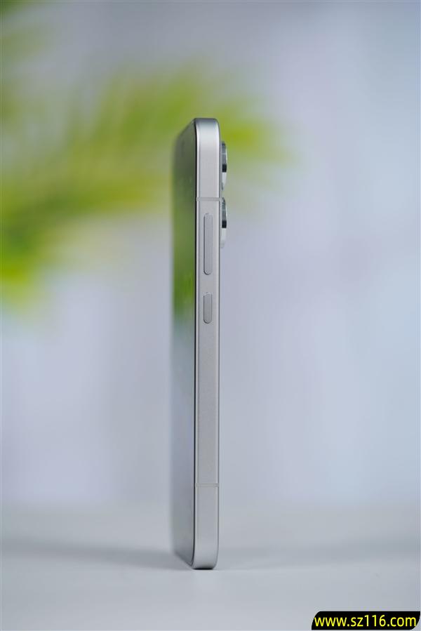 冷雕美背太吸睛！OPPO Reno 15图赏