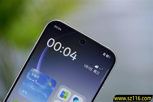 冷雕美背太吸睛！OPPO Reno 15图赏