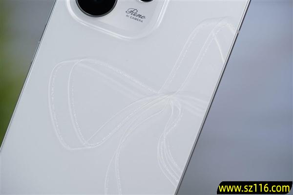 冷雕美背太吸睛！OPPO Reno 15图赏