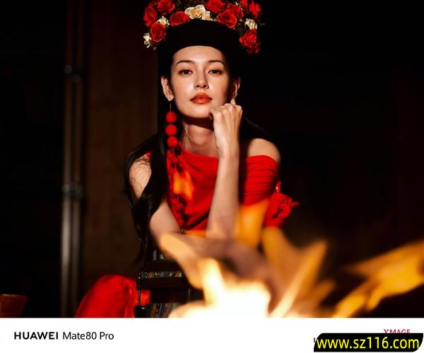 何刚晒华为Mate 80系列实拍样张：红枫影像色彩表现一绝
