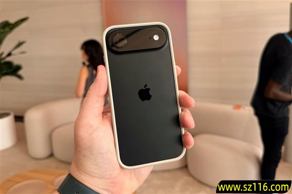 苹果又一突破:iPhone Air USB-C接口采用3D打印技术