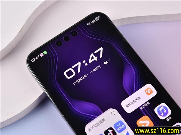 华为Mate 80 RS非凡大师上手：真机惊艳 质感拉满