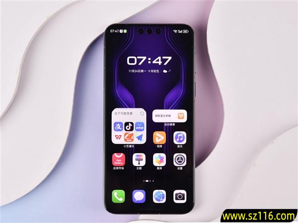 华为Mate 80 RS非凡大师上手:一部细节体验拉满的大师旗舰