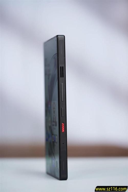 开启手机水冷散热时代！红魔11 Pro+图赏