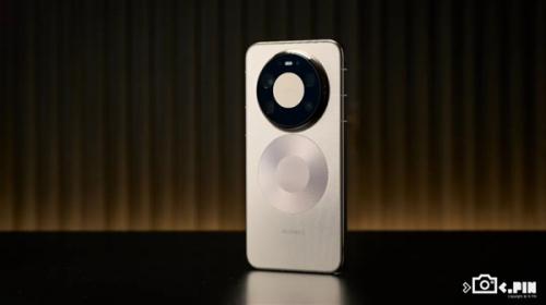 用了几天华为Mate80 Pro Max 我感觉它堆料有点过猛了 用了几天华为Mate80 Pro Max 我感觉它堆料有点过猛了