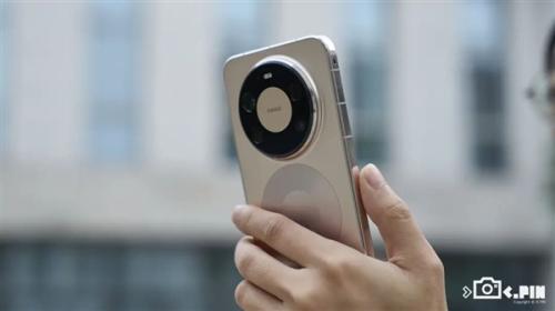 用了几天华为Mate80 Pro Max 我感觉它堆料有点过猛了 用了几天华为Mate80 Pro Max 我感觉它堆料有点过猛了