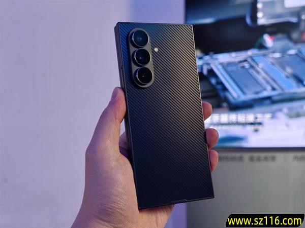 G形三折叠史上首款!三星Galaxy Z TriFold上手 G形三折叠史上首款!三星Galaxy Z TriFold上手